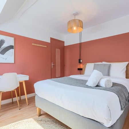 Bright 3-Bedroom 2-Bathroom Flat ليل المظهر الخارجي الصورة