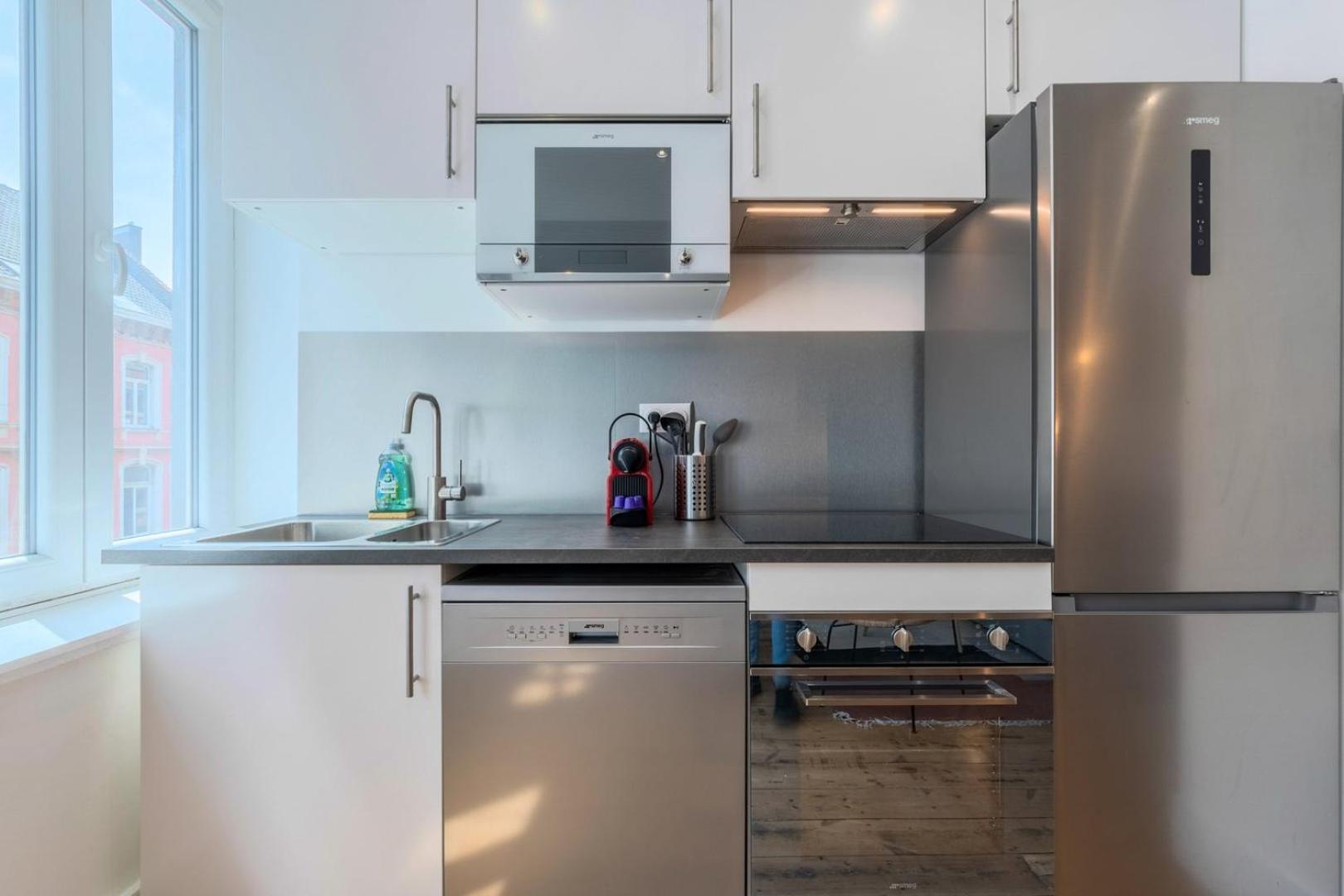 Bright 3-Bedroom 2-Bathroom Flat ليل المظهر الخارجي الصورة