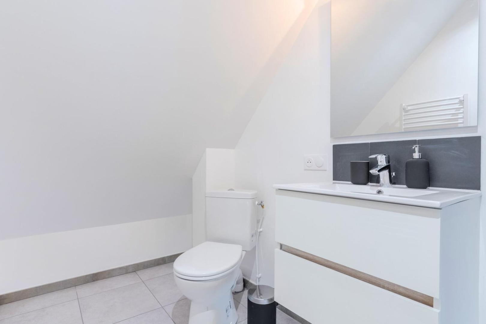 Bright 3-Bedroom 2-Bathroom Flat ليل المظهر الخارجي الصورة